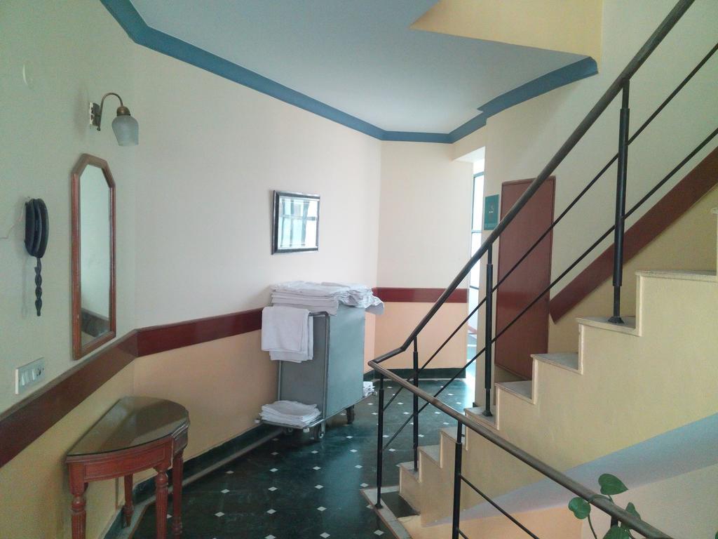 Hotel Queens Residency Gurgaon Exterior foto