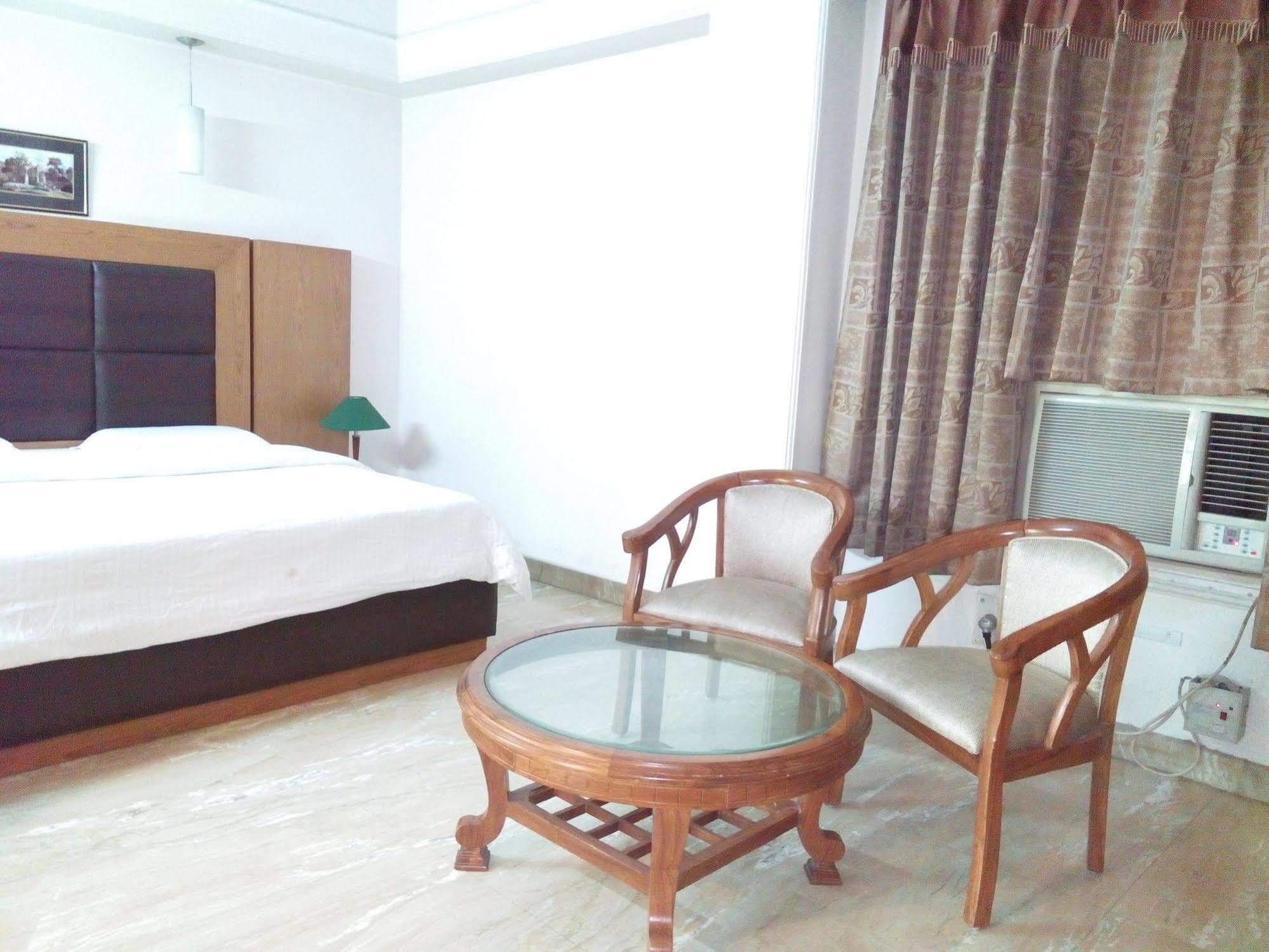 Hotel Queens Residency Gurgaon Exterior foto