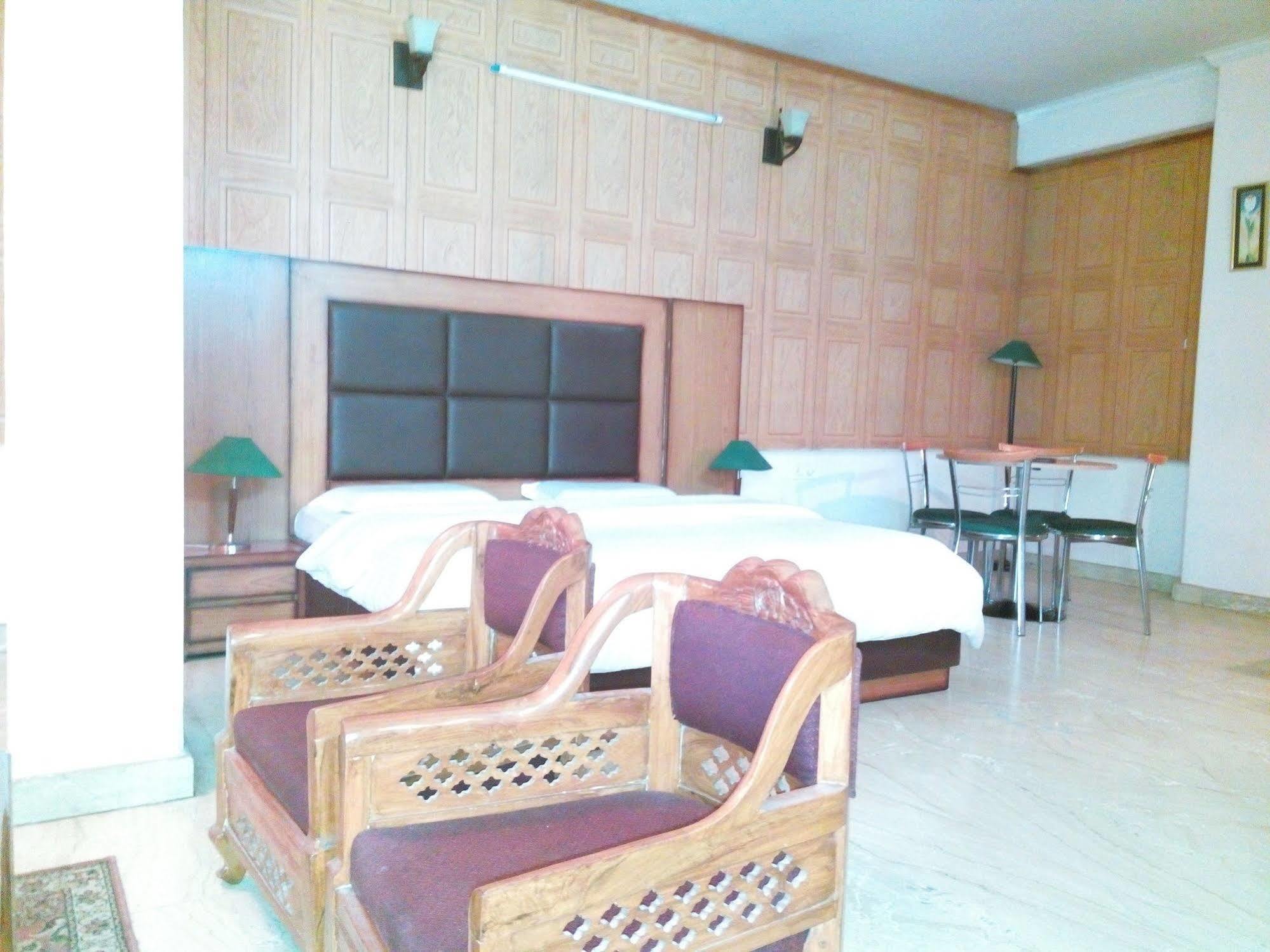 Hotel Queens Residency Gurgaon Exterior foto