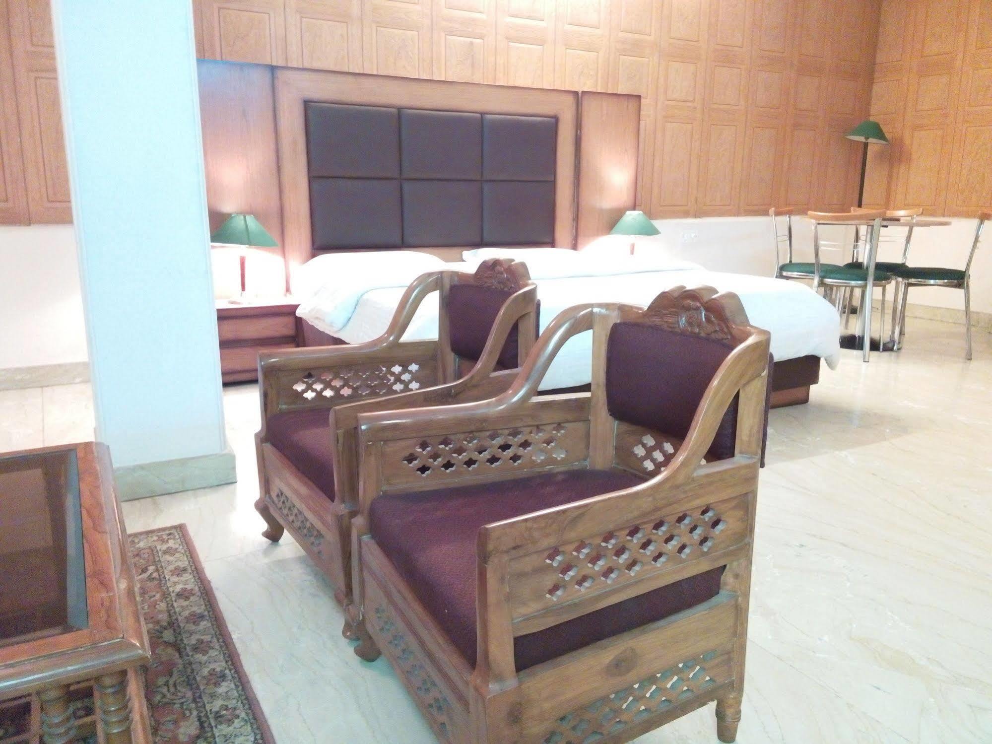 Hotel Queens Residency Gurgaon Exterior foto