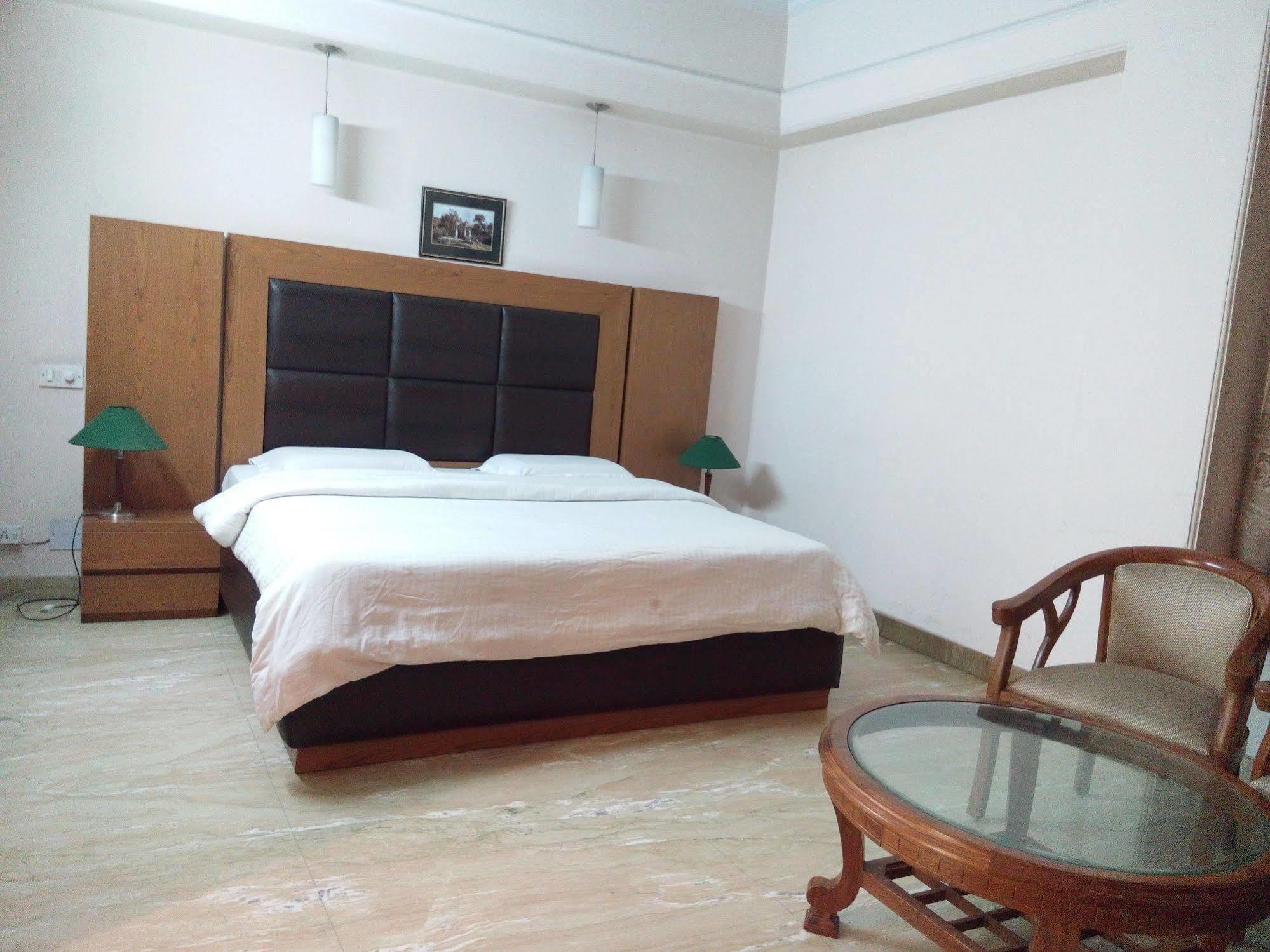 Hotel Queens Residency Gurgaon Exterior foto