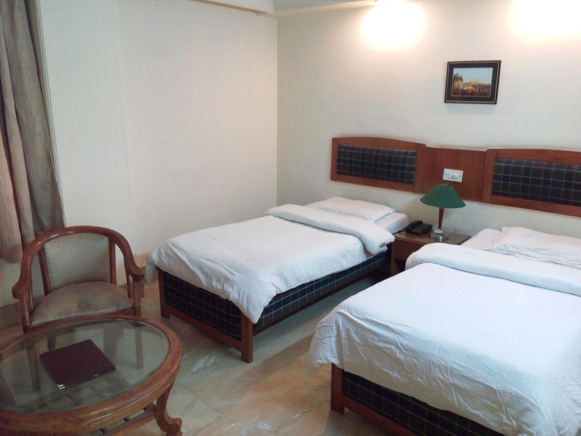 Hotel Queens Residency Gurgaon Exterior foto