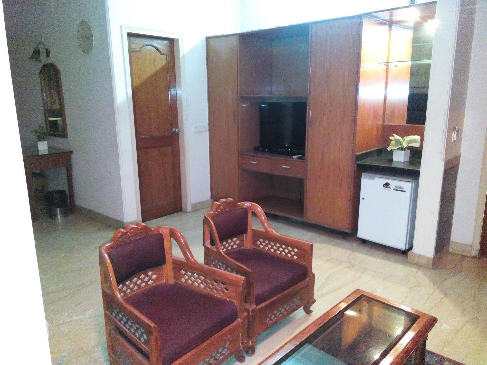 Hotel Queens Residency Gurgaon Exterior foto